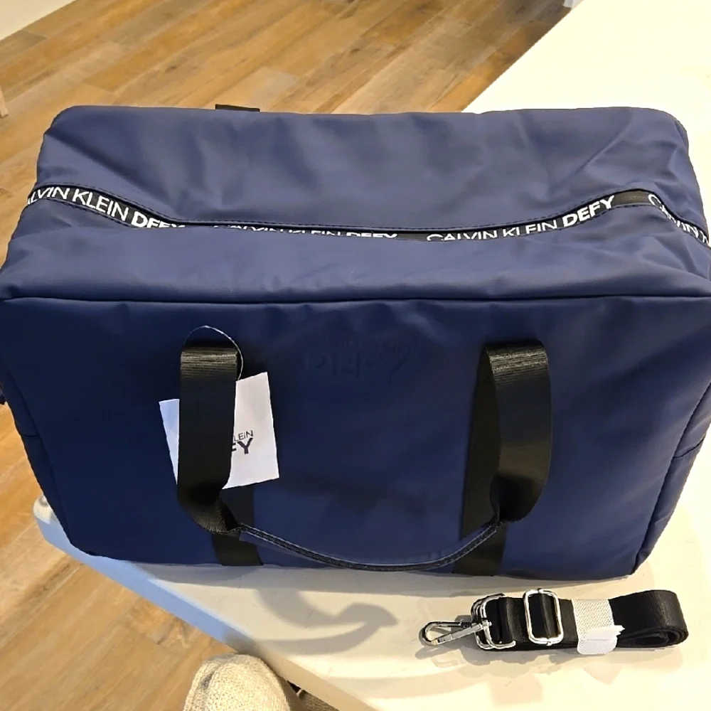 Calvin Klein Blue Duffel Bag weekender bag gym bag  17 x 10 in